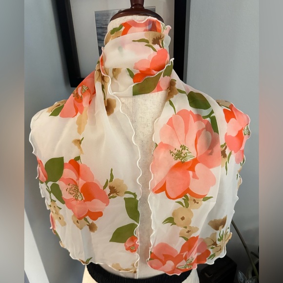 Vintage 1960’s Floral Scarf - Picture 6 of 13